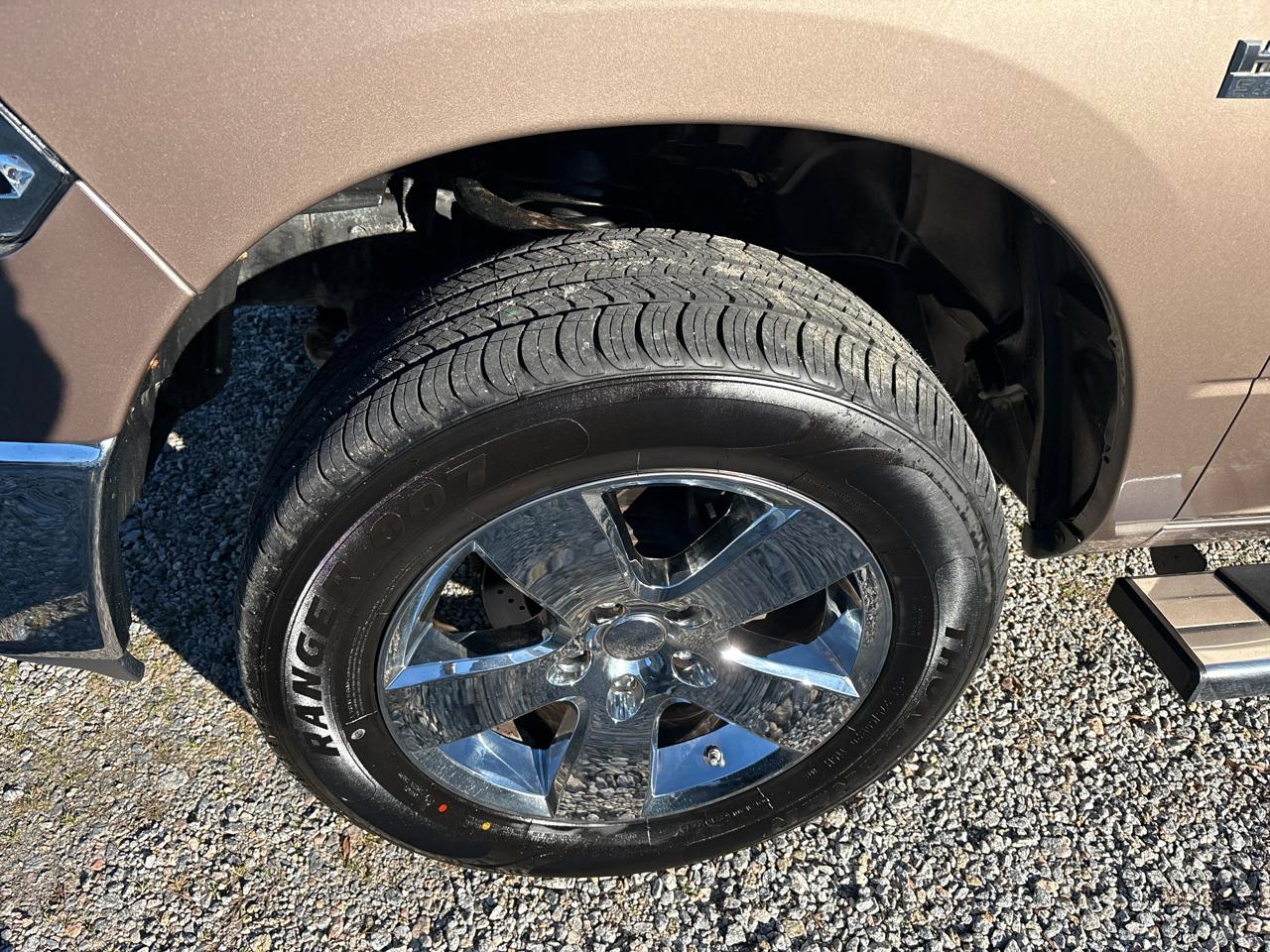 Dodge Ram 1500 4WD Quad Cab 140.5" SLT 2010