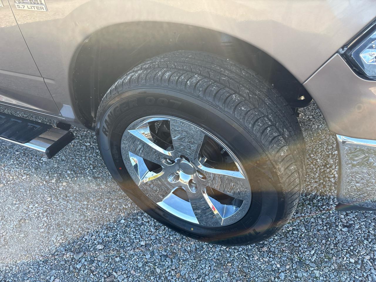 Dodge Ram 1500 4WD Quad Cab 140.5" SLT 2010