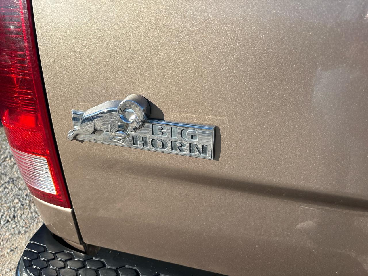 Dodge Ram 1500 4WD Quad Cab 140.5" SLT 2010