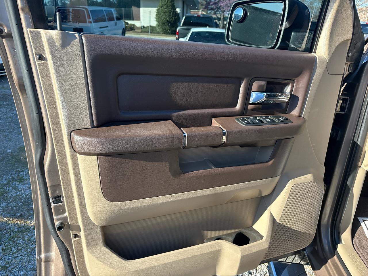 Dodge Ram 1500 4WD Quad Cab 140.5" SLT 2010