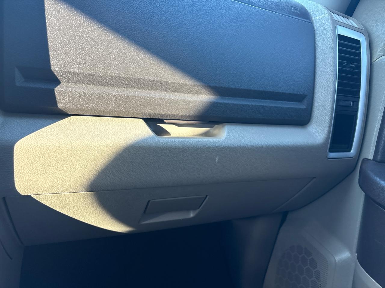 Dodge Ram 1500 4WD Quad Cab 140.5" SLT 2010