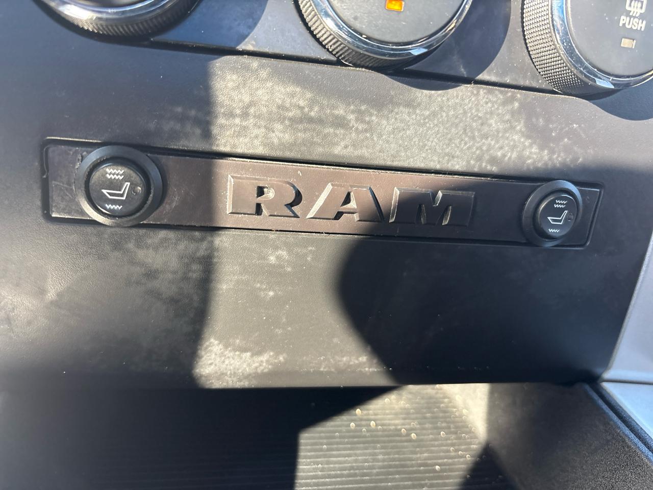 Dodge Ram 1500 4WD Quad Cab 140.5" SLT 2010