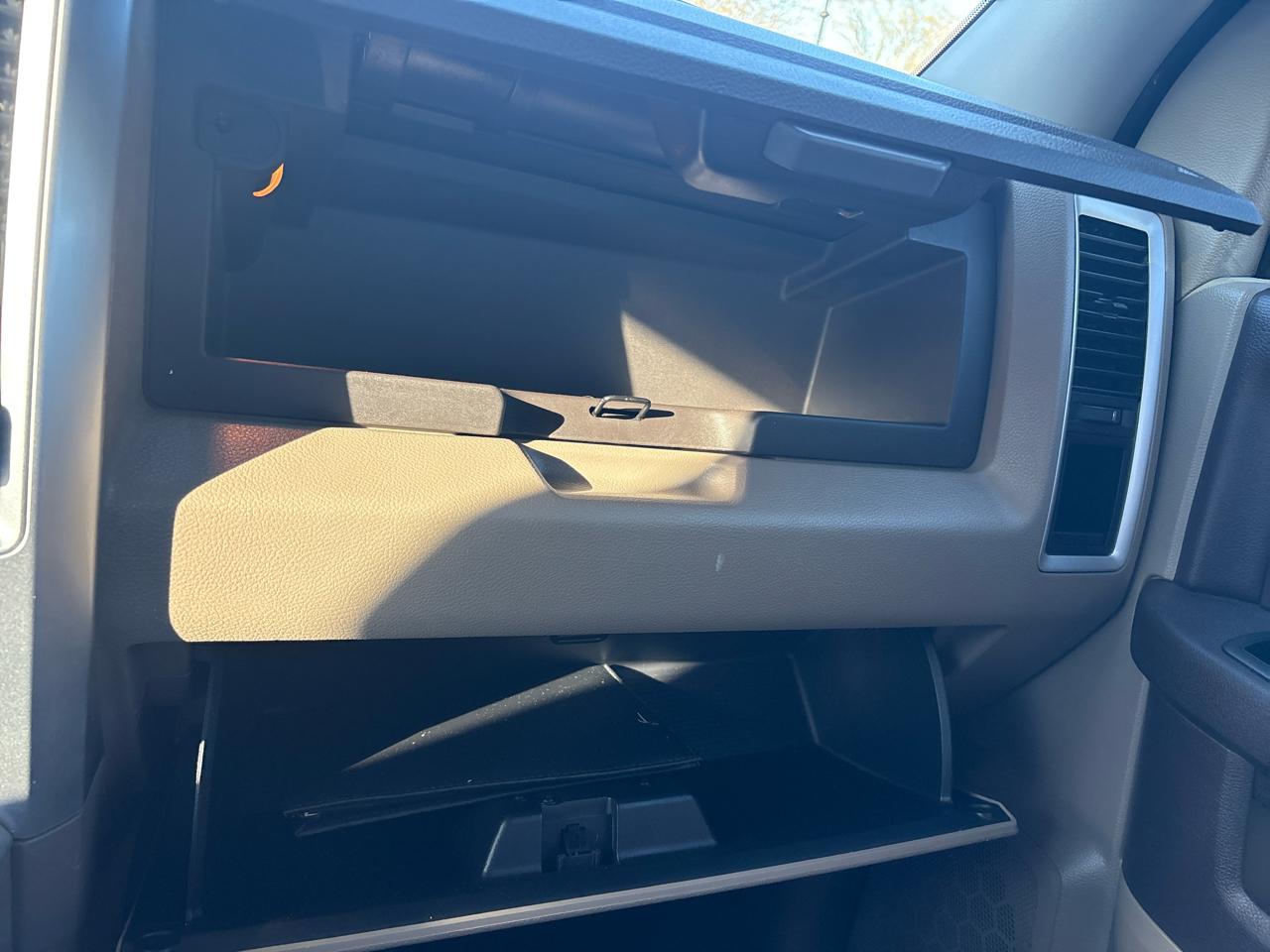 Dodge Ram 1500 4WD Quad Cab 140.5" SLT 2010