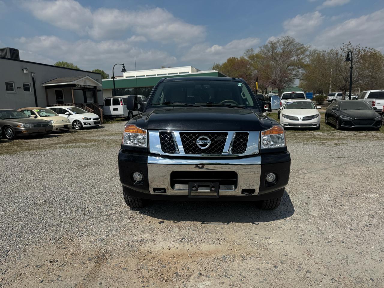 Nissan Titan 4WD Crew Cab SWB SV 2013