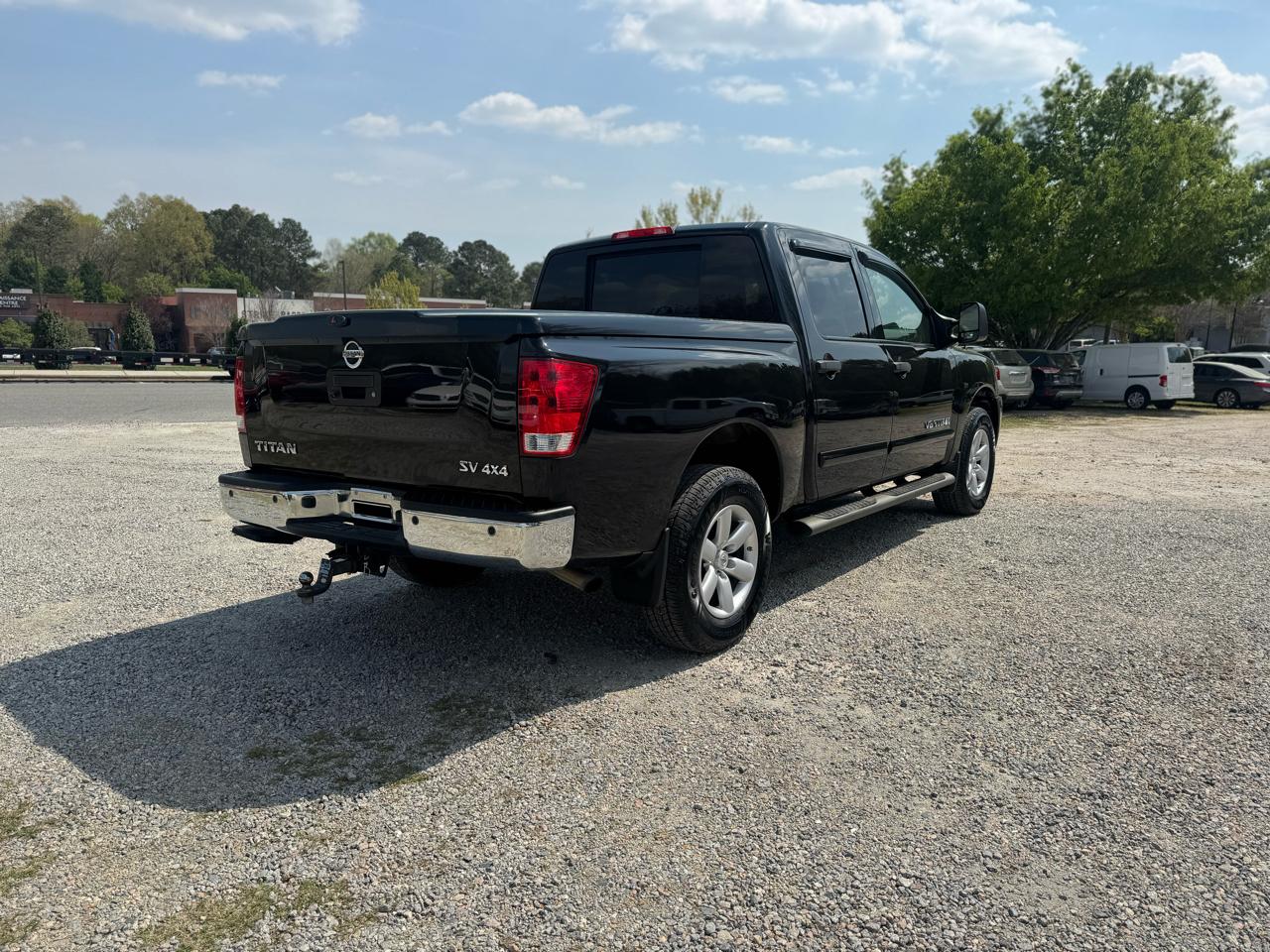 Nissan Titan 4WD Crew Cab SWB SV 2013