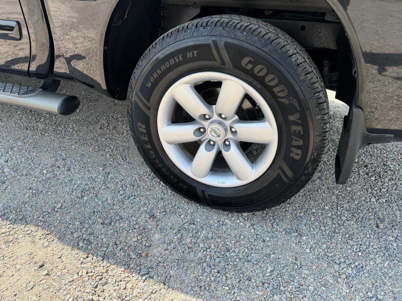 Nissan Titan 4WD Crew Cab SWB SV 2013