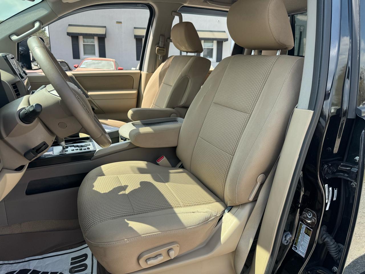 Nissan Titan 4WD Crew Cab SWB SV 2013