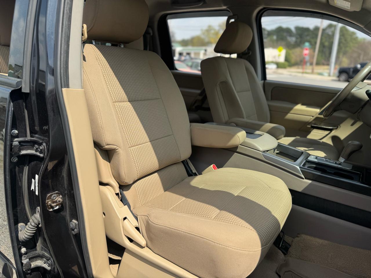 Nissan Titan 4WD Crew Cab SWB SV 2013