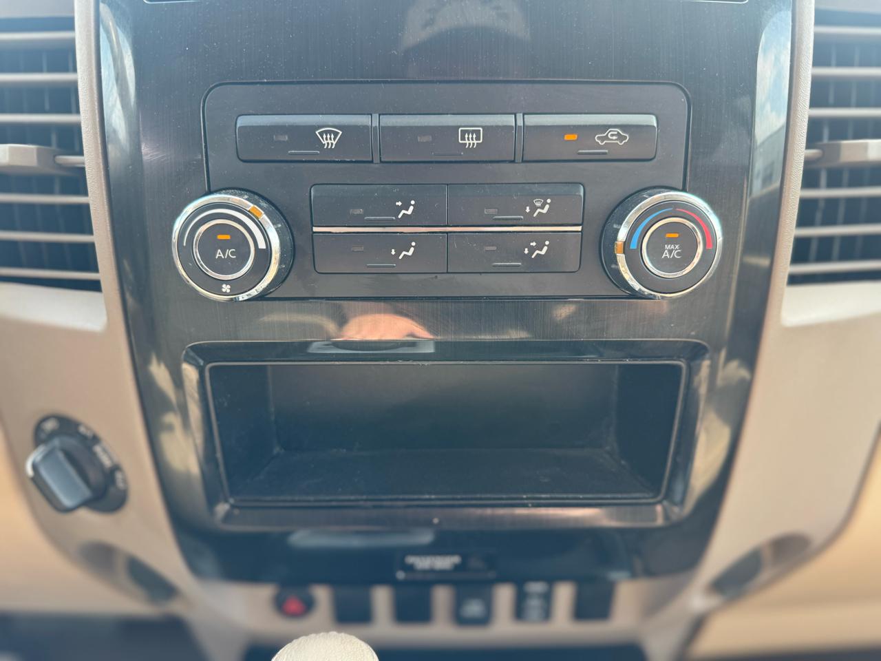 Nissan Titan 4WD Crew Cab SWB SV 2013