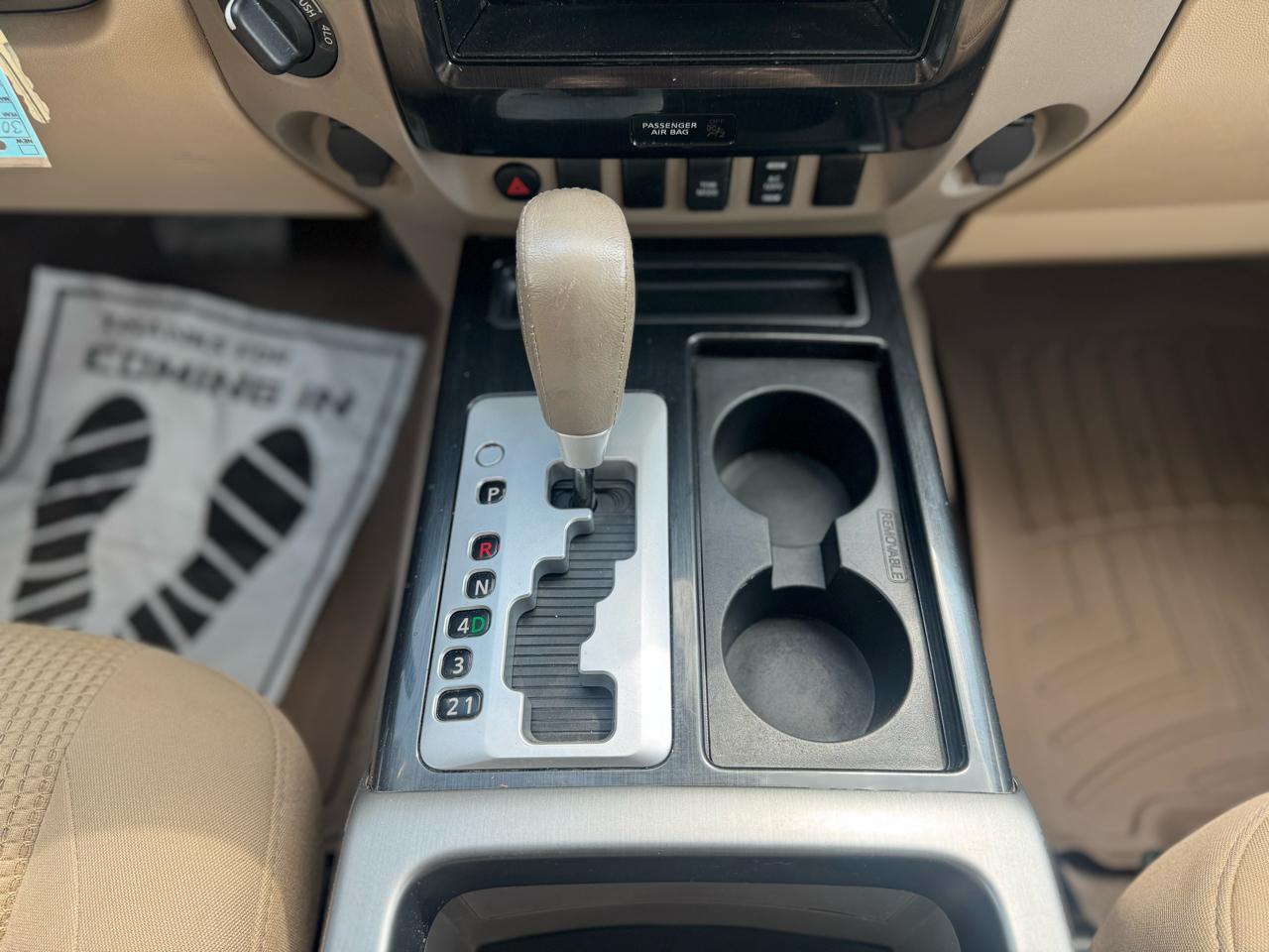 Nissan Titan 4WD Crew Cab SWB SV 2013