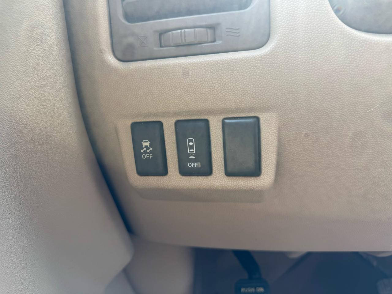 Nissan Titan 4WD Crew Cab SWB SV 2013