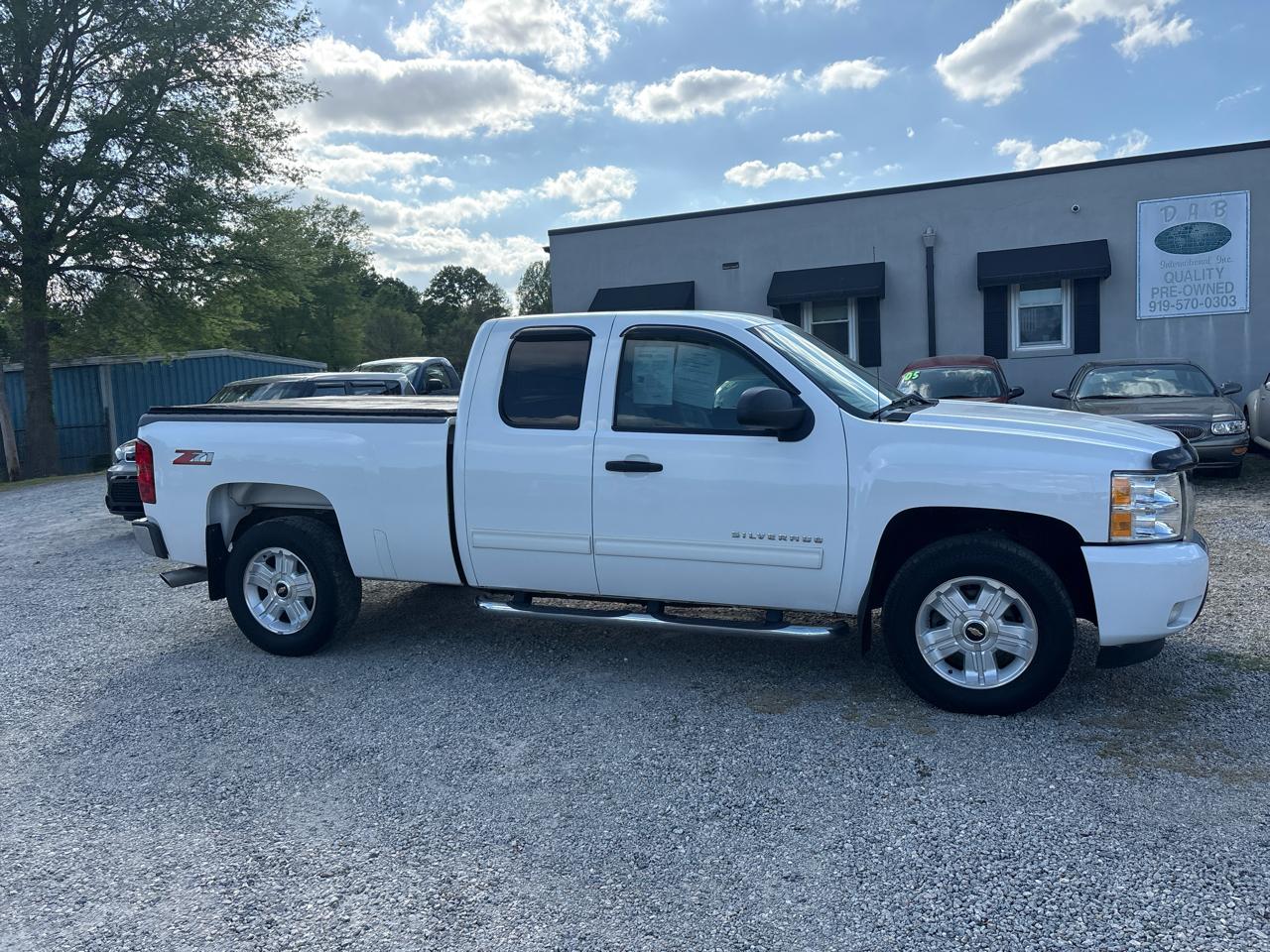 Chevrolet Silverado 1500 2WD Ext Cab 143.5" LT 2011
