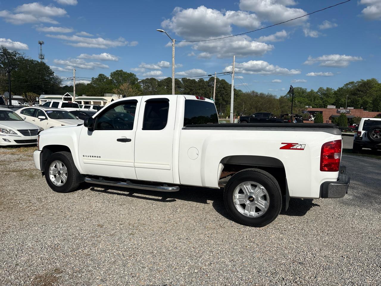Chevrolet Silverado 1500 2WD Ext Cab 143.5" LT 2011