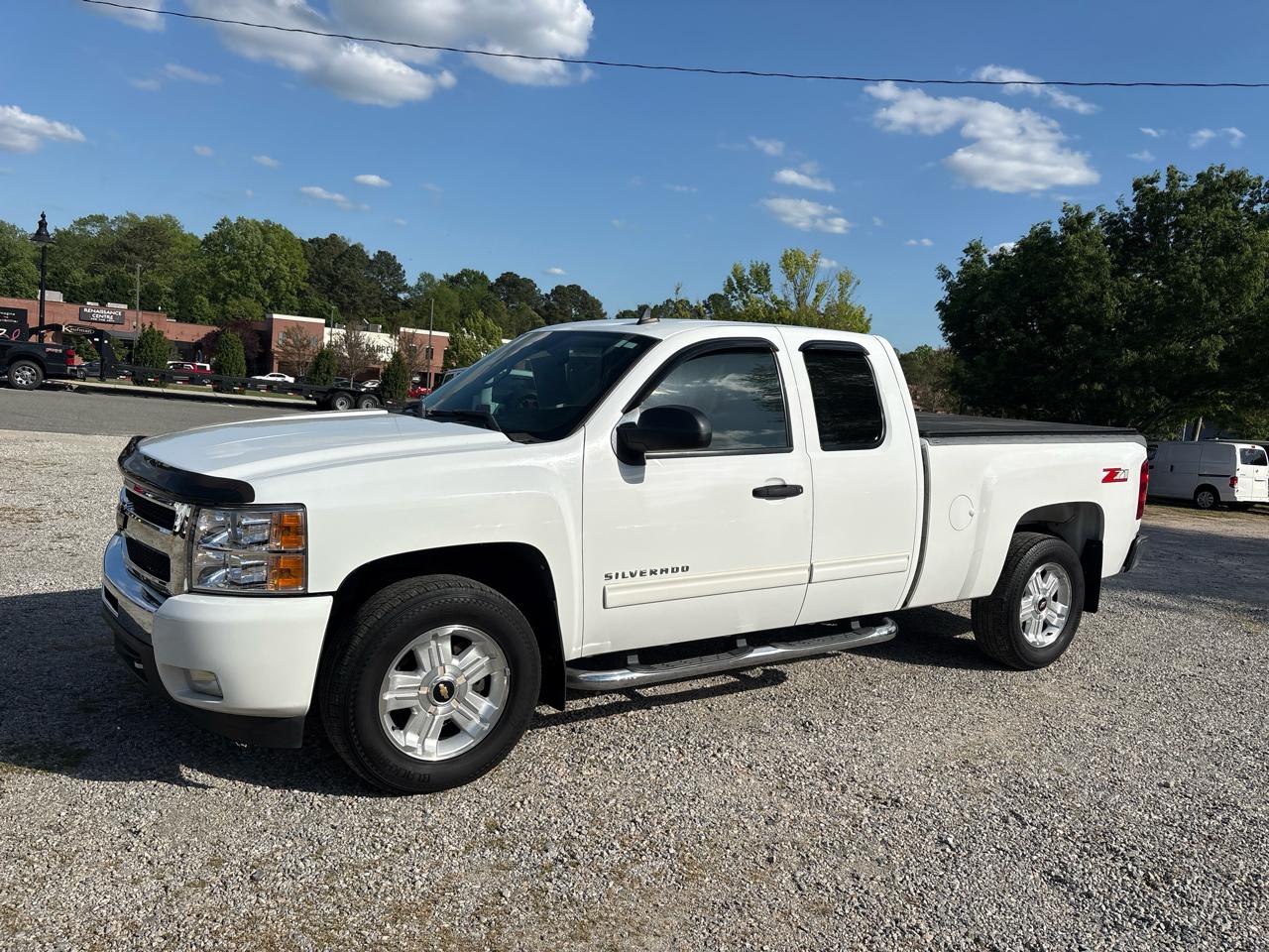 Chevrolet Silverado 1500 2WD Ext Cab 143.5" LT 2011