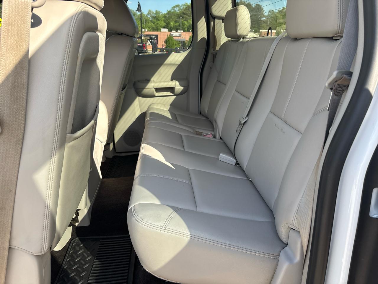 Chevrolet Silverado 1500 2WD Ext Cab 143.5" LT 2011