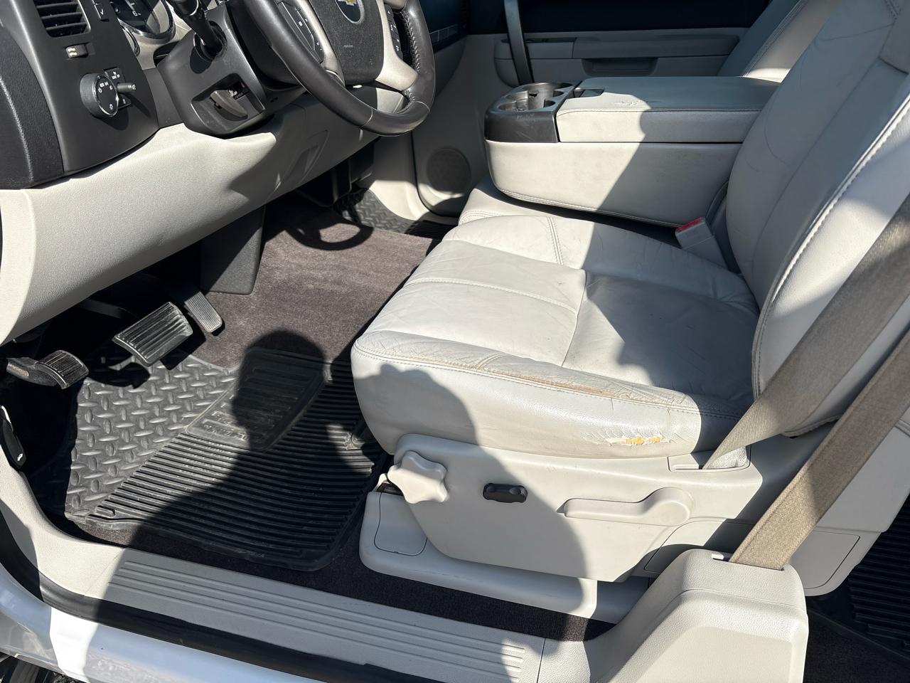 Chevrolet Silverado 1500 2WD Ext Cab 143.5" LT 2011