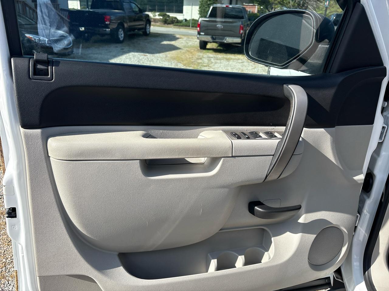 Chevrolet Silverado 1500 2WD Ext Cab 143.5" LT 2011