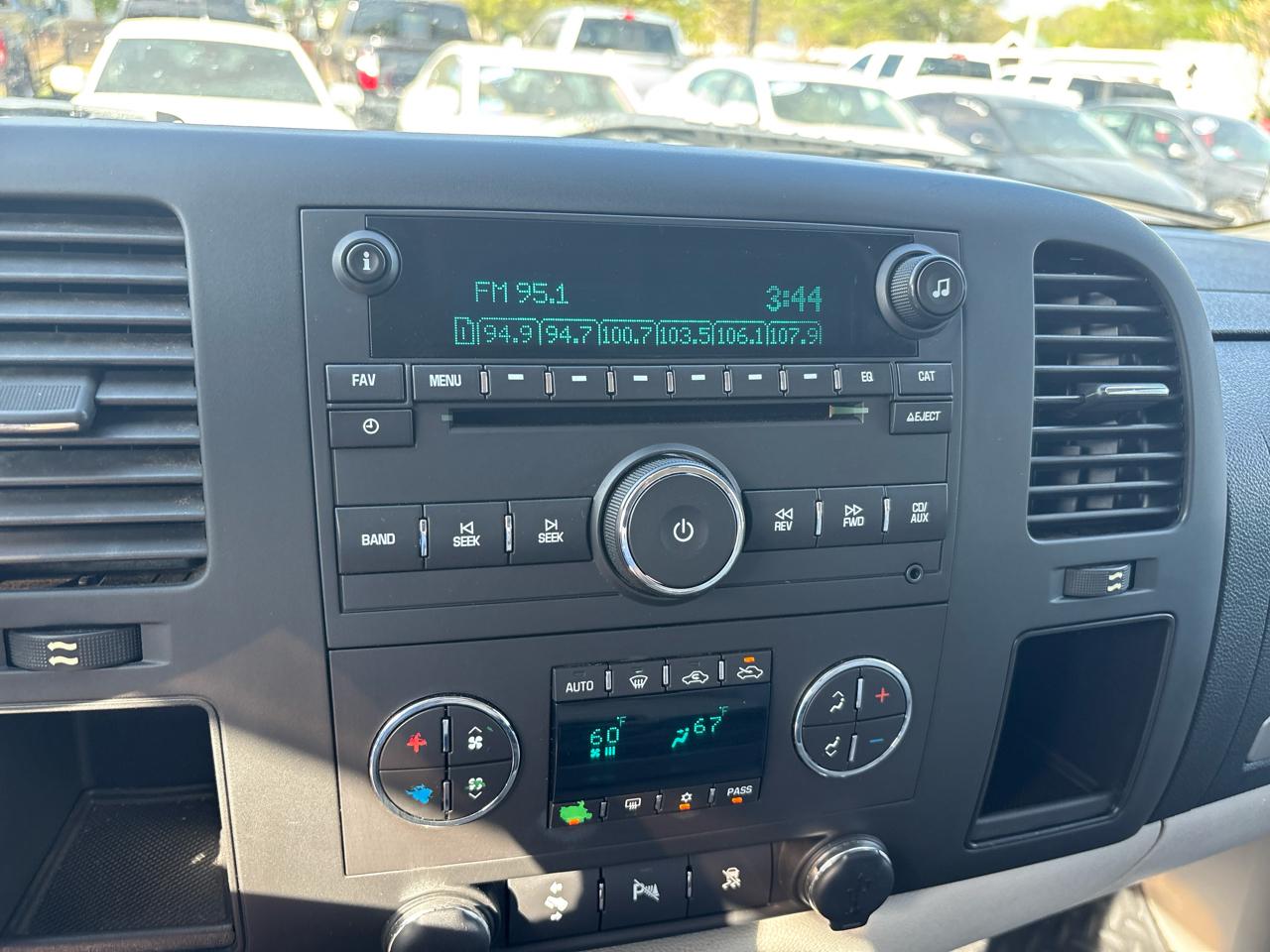 Chevrolet Silverado 1500 2WD Ext Cab 143.5" LT 2011