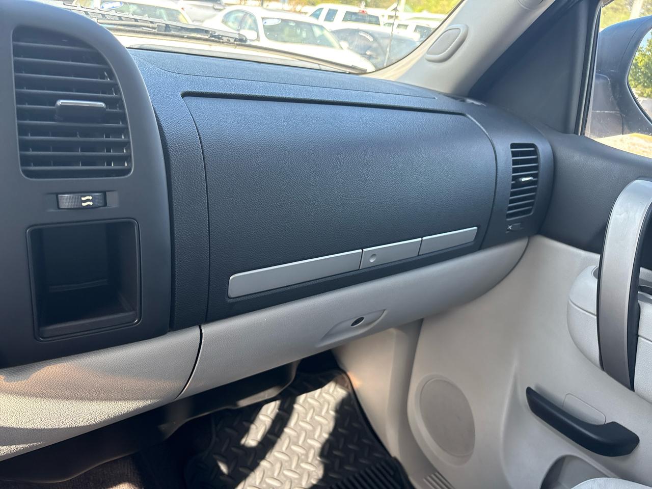 Chevrolet Silverado 1500 2WD Ext Cab 143.5" LT 2011