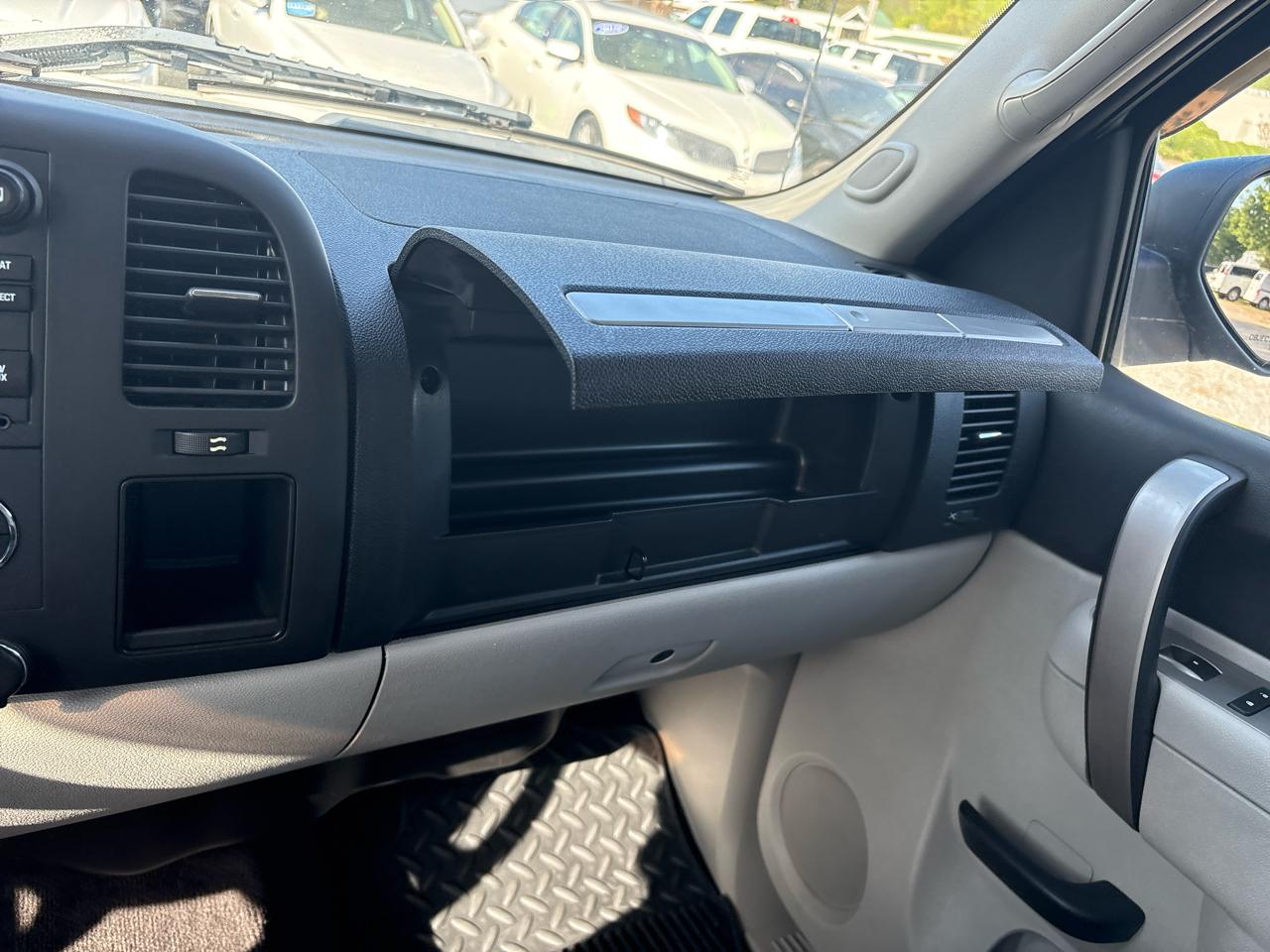 Chevrolet Silverado 1500 2WD Ext Cab 143.5" LT 2011