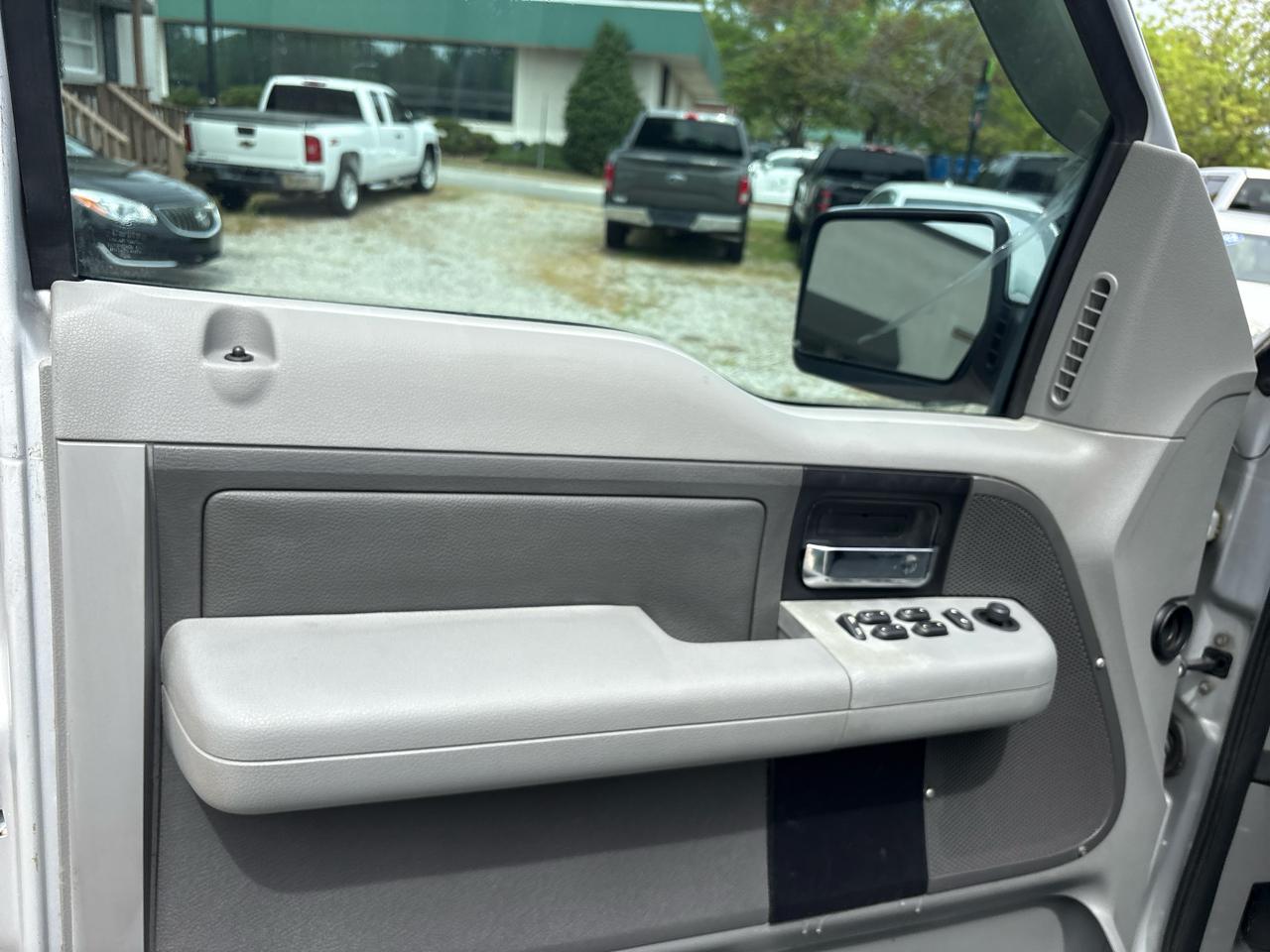 Ford F-150 4WD SuperCab 133" XLT 2004