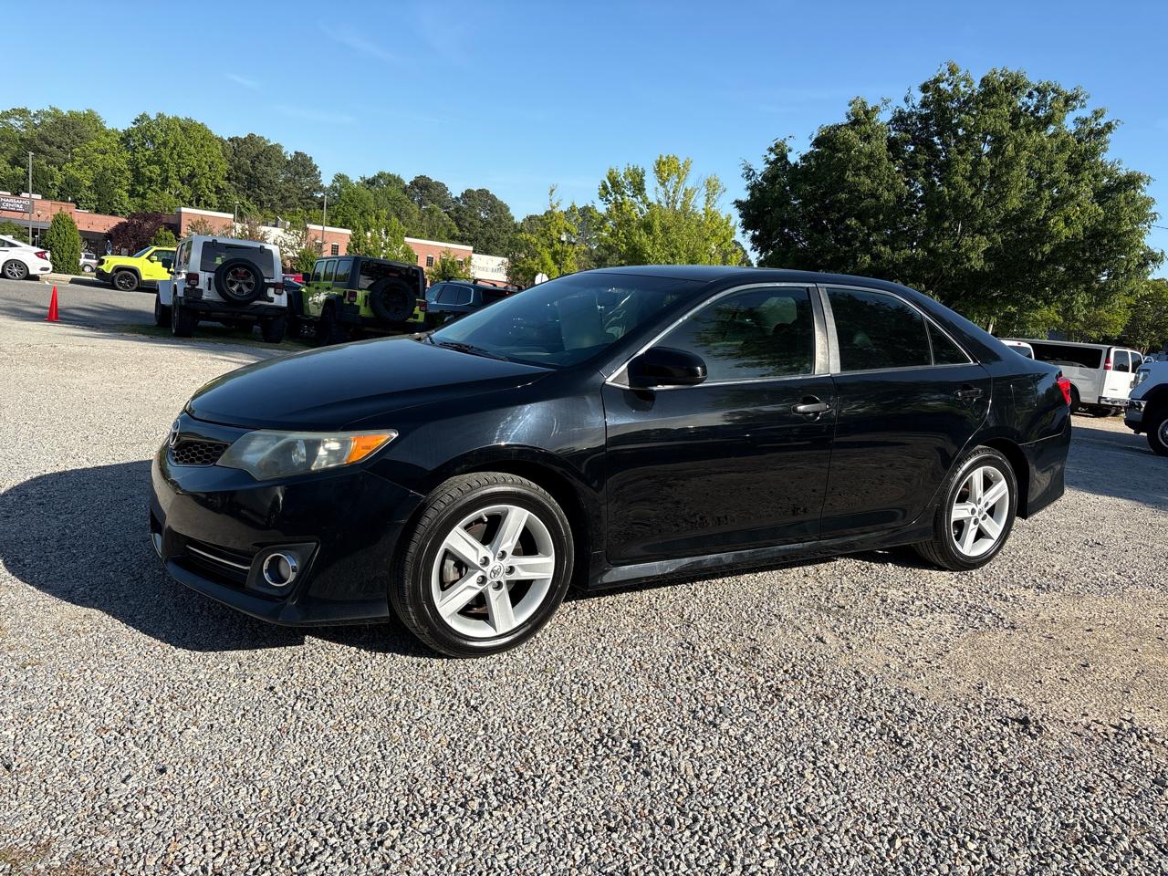 Toyota Camry 4dr Sdn I4 Auto XLE (Natl) 2013