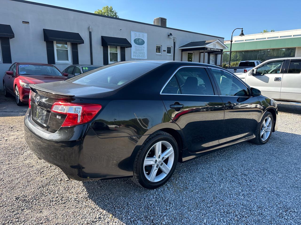 Toyota Camry 4dr Sdn I4 Auto XLE (Natl) 2013