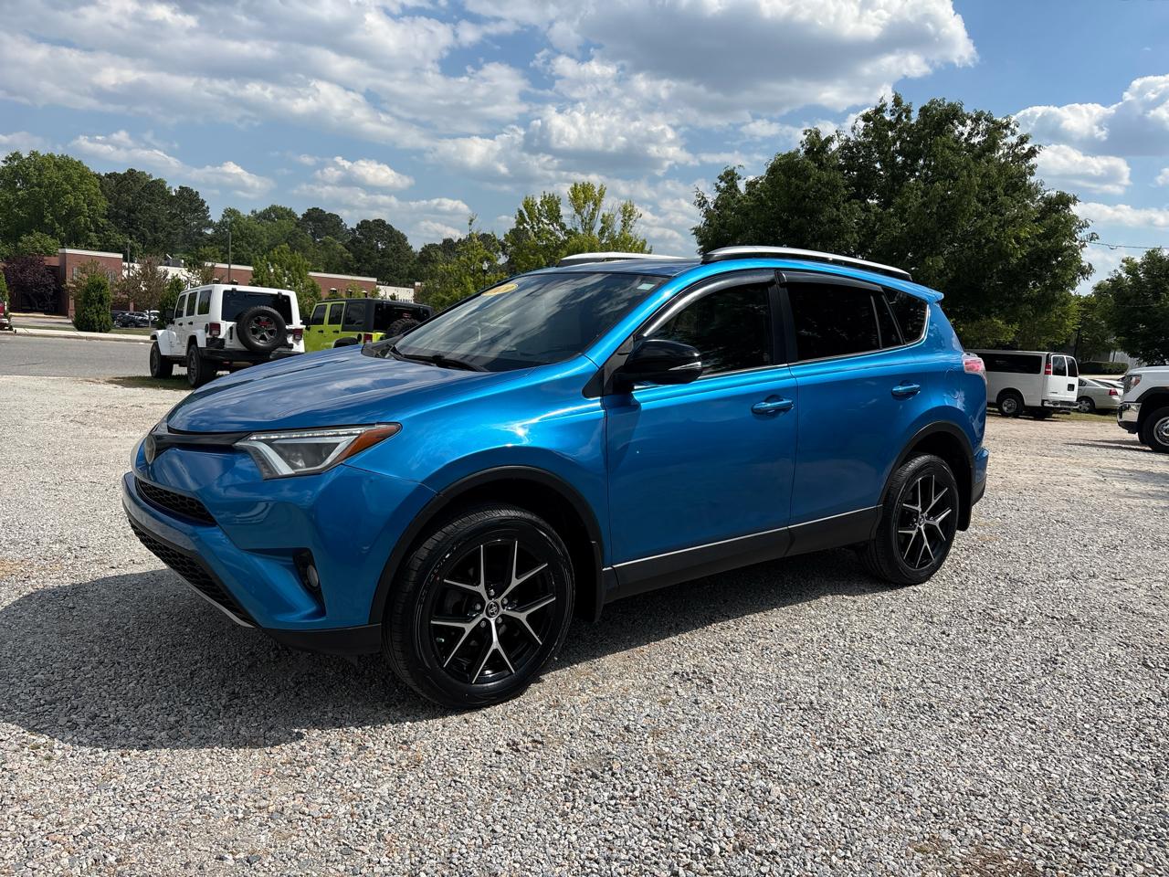 Toyota RAV4 SE AWD (Natl) 2018