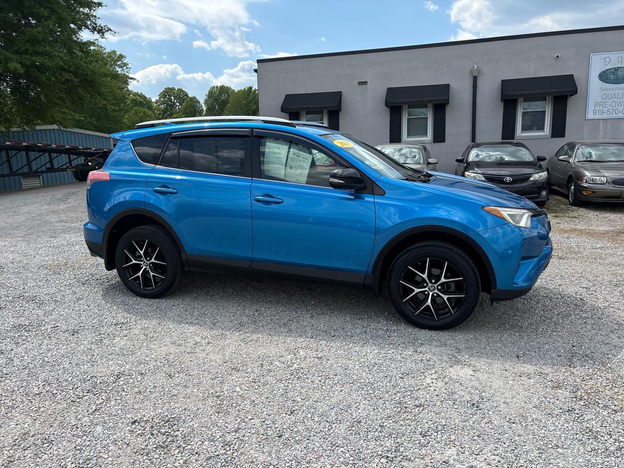 Toyota RAV4 SE AWD (Natl) 2018