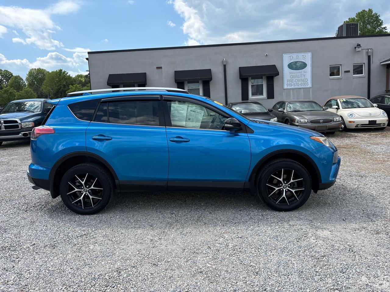 Toyota RAV4 SE AWD (Natl) 2018