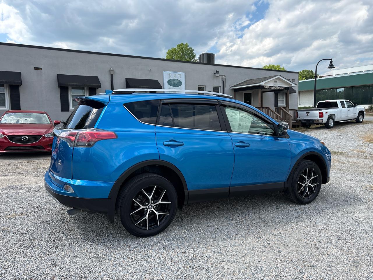 Toyota RAV4 SE AWD (Natl) 2018