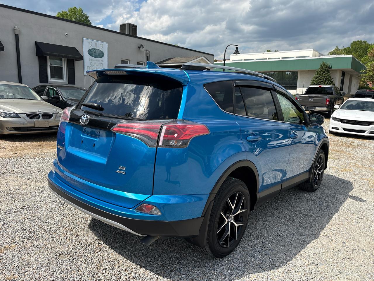 Toyota RAV4 SE AWD (Natl) 2018