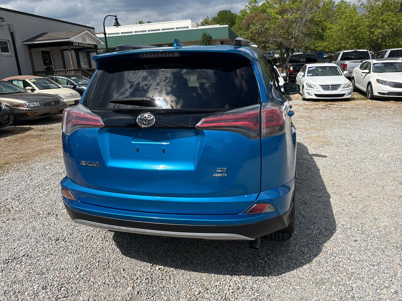 Toyota RAV4 SE AWD (Natl) 2018