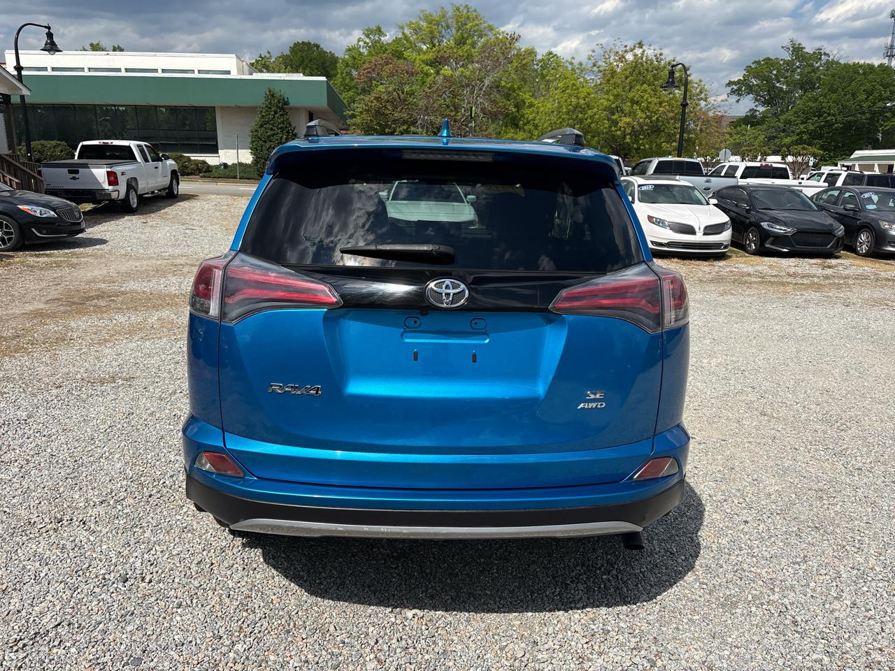 Toyota RAV4 SE AWD (Natl) 2018