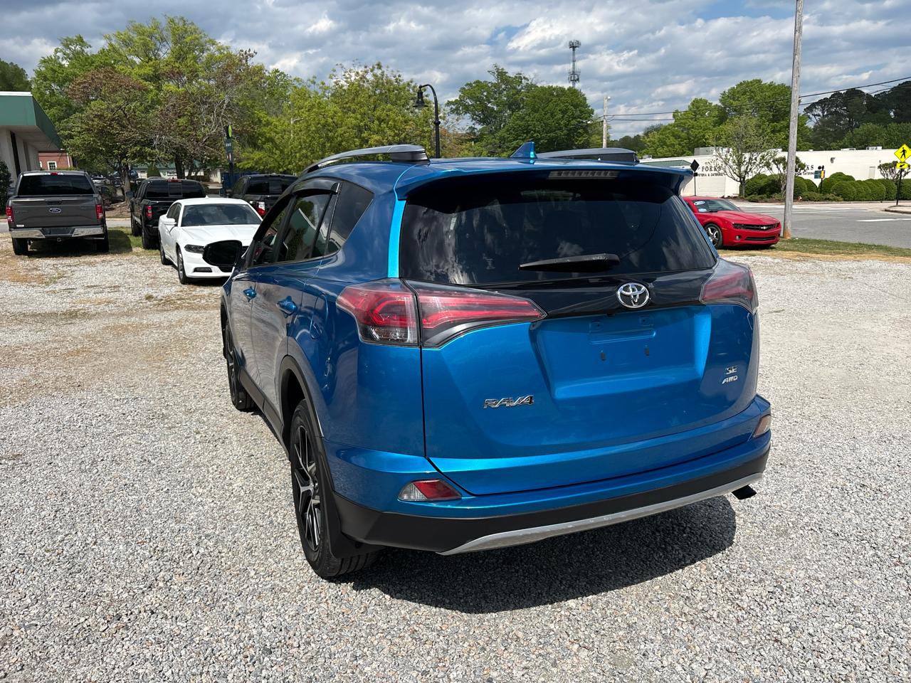 Toyota RAV4 SE AWD (Natl) 2018