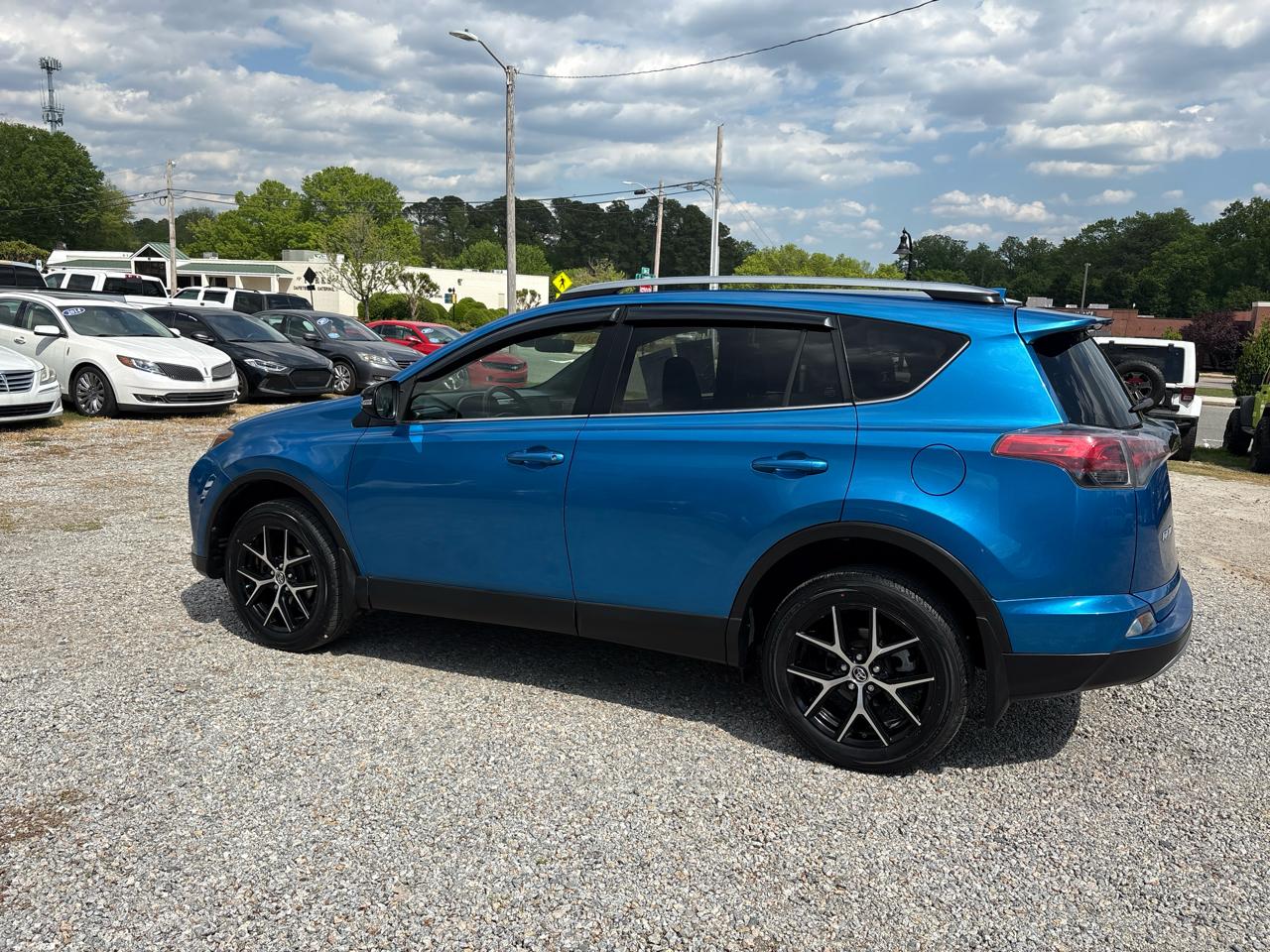 Toyota RAV4 SE AWD (Natl) 2018