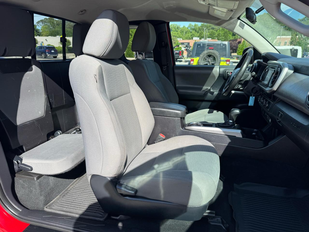 Toyota Tacoma 4WD Access Cab I4 AT SR5 (Natl) 2016