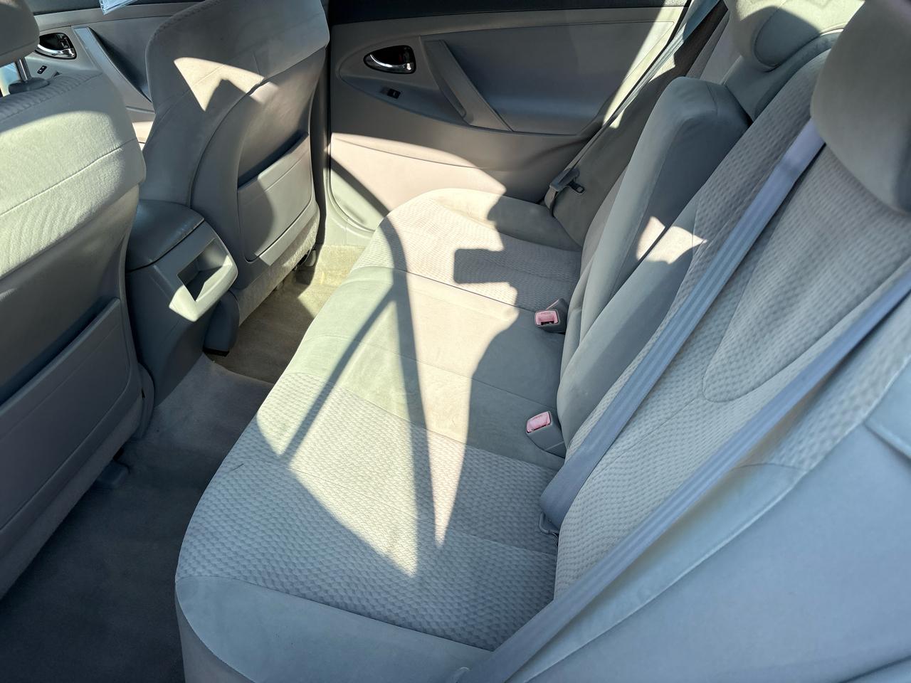 Toyota Camry 4dr Sdn I4 Man LE (Natl) 2011