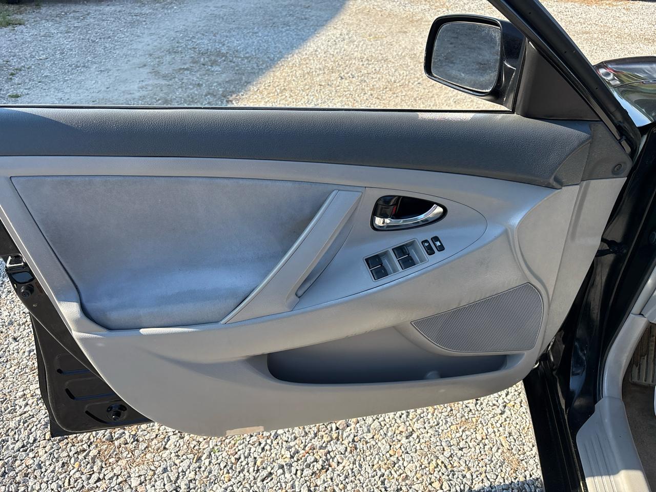 Toyota Camry 4dr Sdn I4 Man LE (Natl) 2011