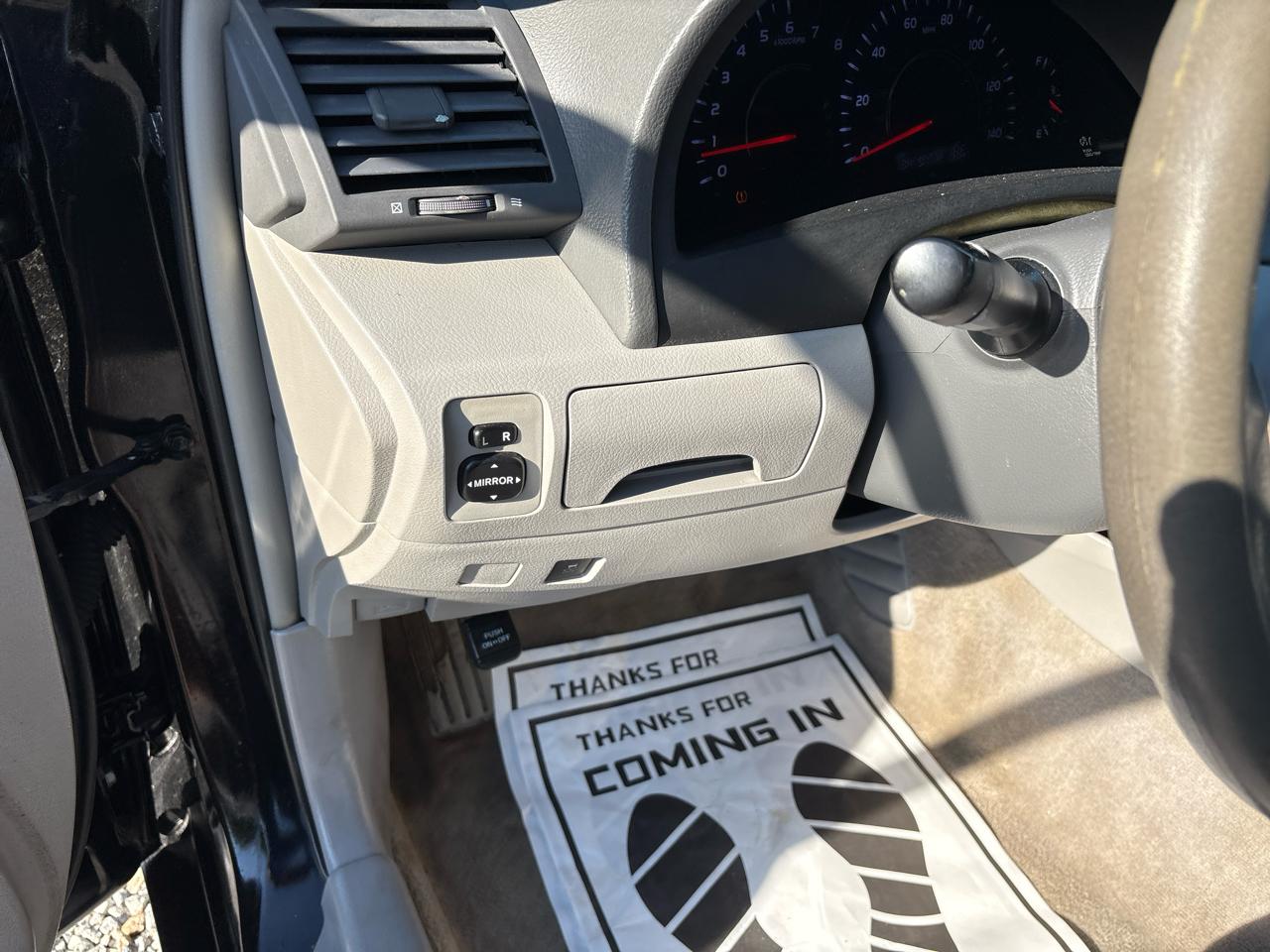 Toyota Camry 4dr Sdn I4 Man LE (Natl) 2011