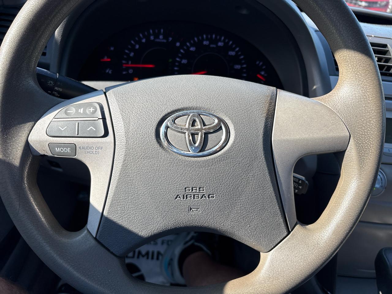 Toyota Camry 4dr Sdn I4 Man LE (Natl) 2011