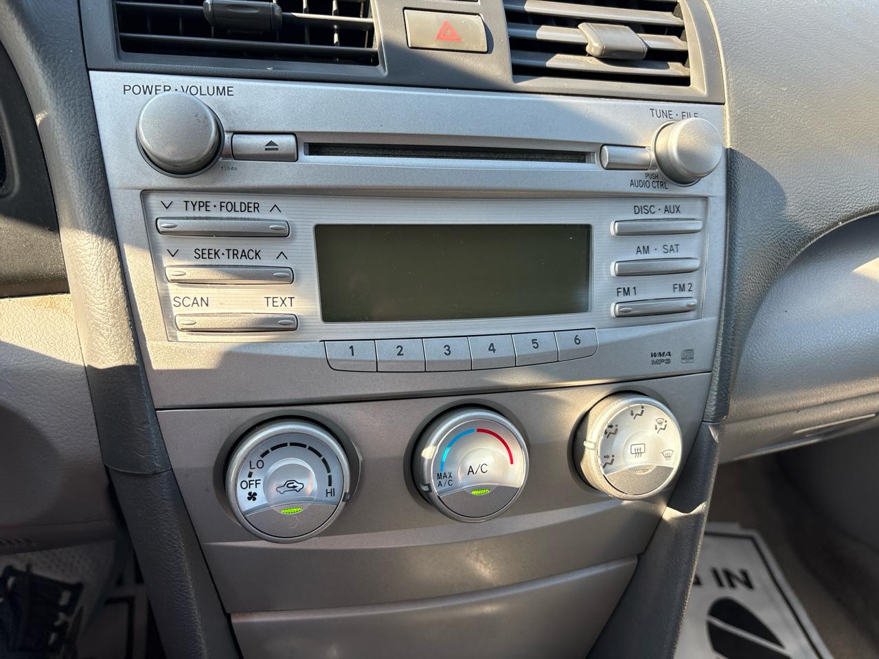 Toyota Camry 4dr Sdn I4 Man LE (Natl) 2011