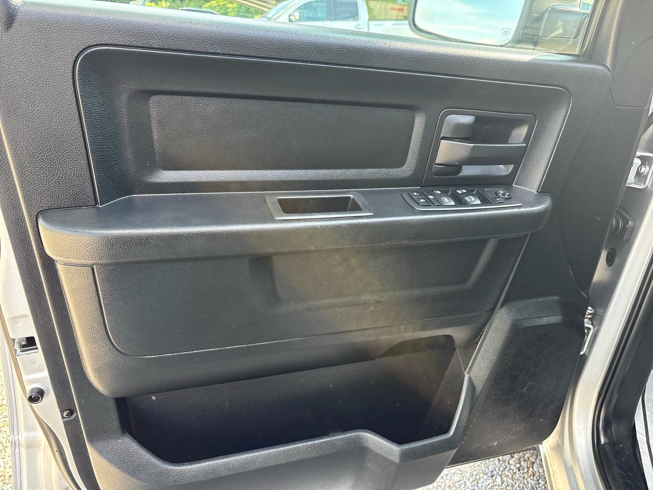 RAM 1500 Express 4x4 Quad Cab 6'4" Box 2018