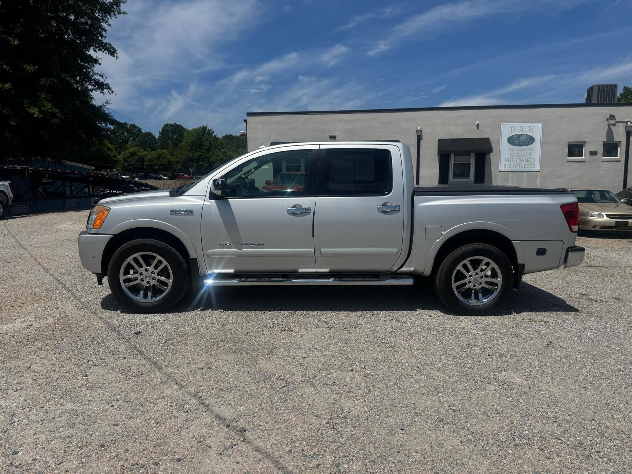 Nissan Titan 4WD Crew Cab SWB SL 2014