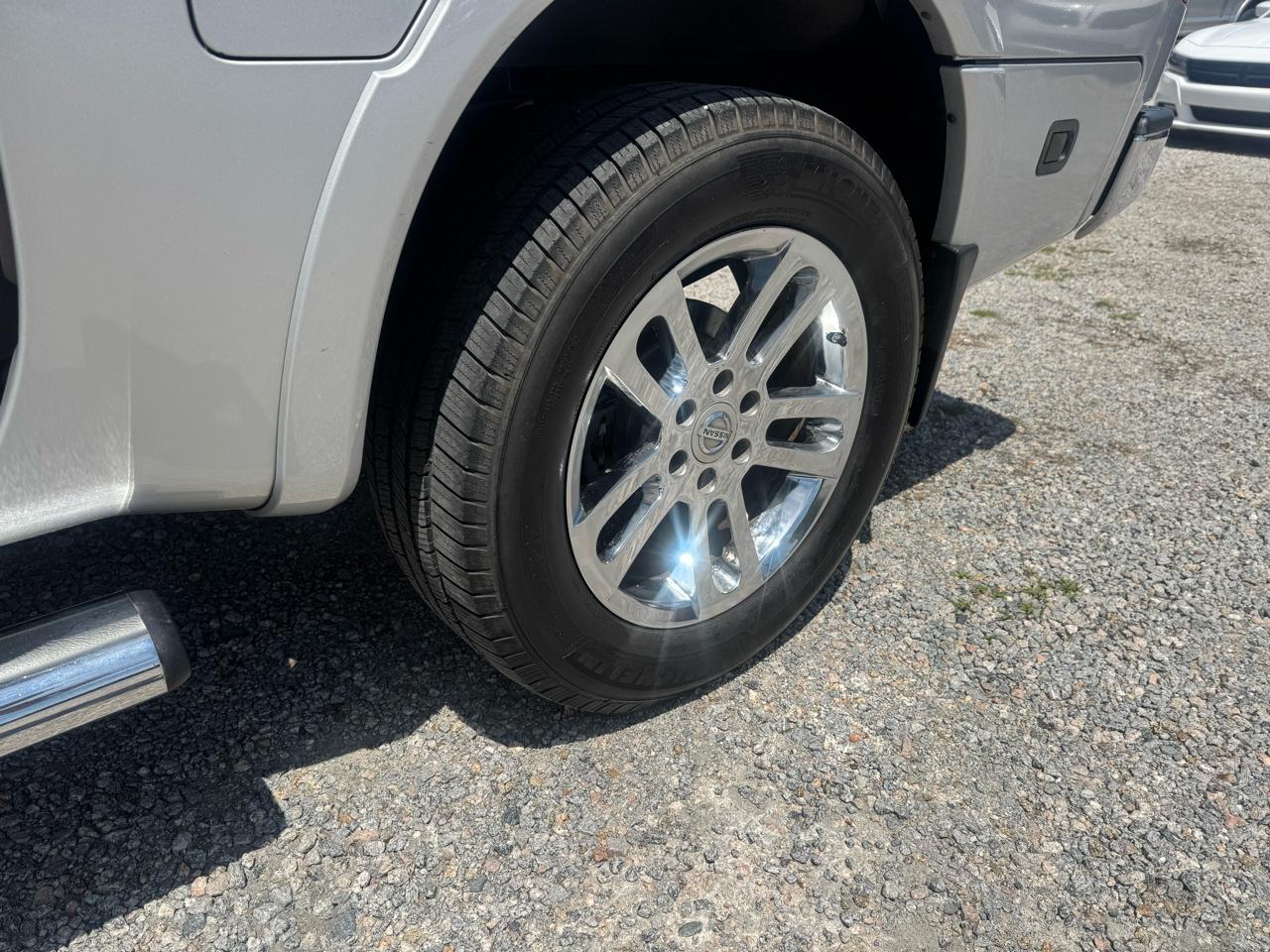 Nissan Titan 4WD Crew Cab SWB SL 2014