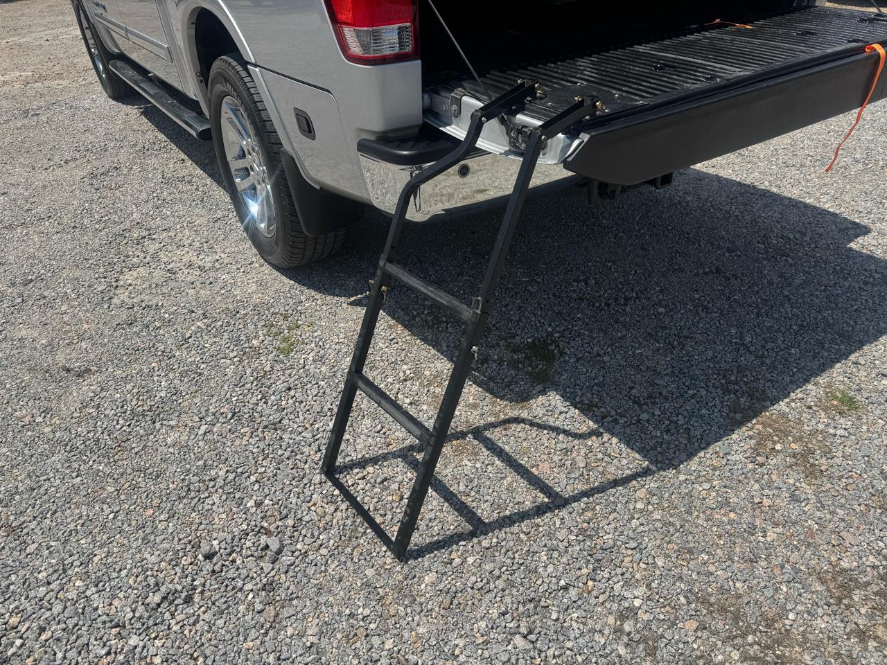 Nissan Titan 4WD Crew Cab SWB SL 2014