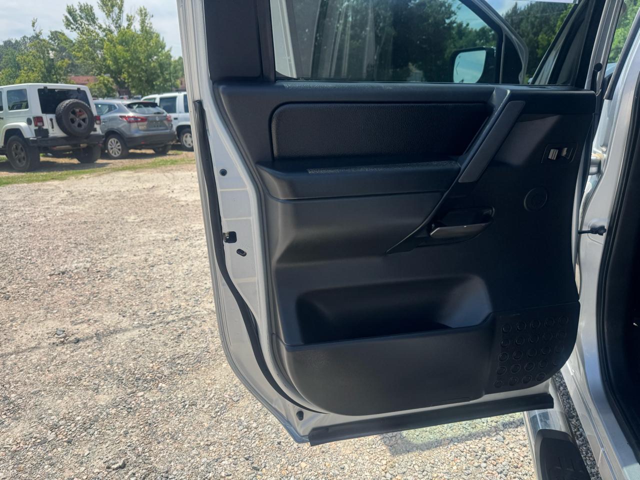 Nissan Titan 4WD Crew Cab SWB SL 2014