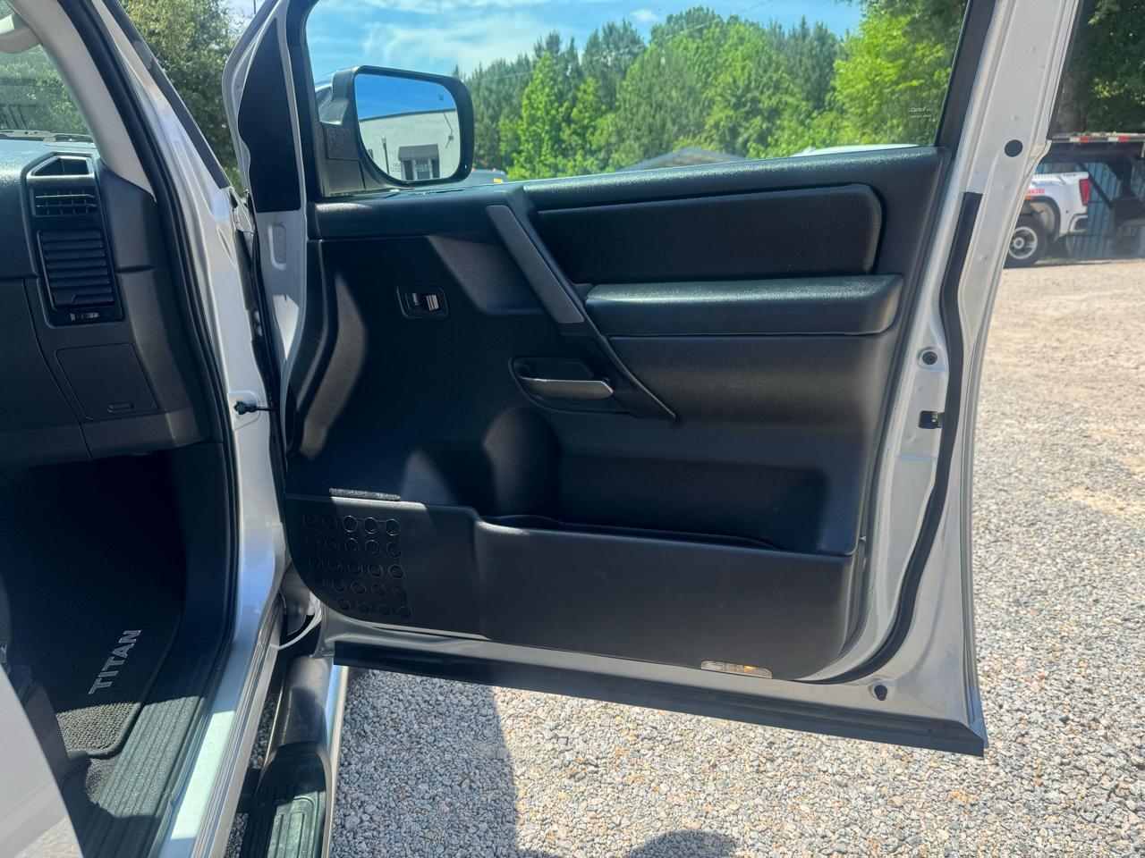 Nissan Titan 4WD Crew Cab SWB SL 2014