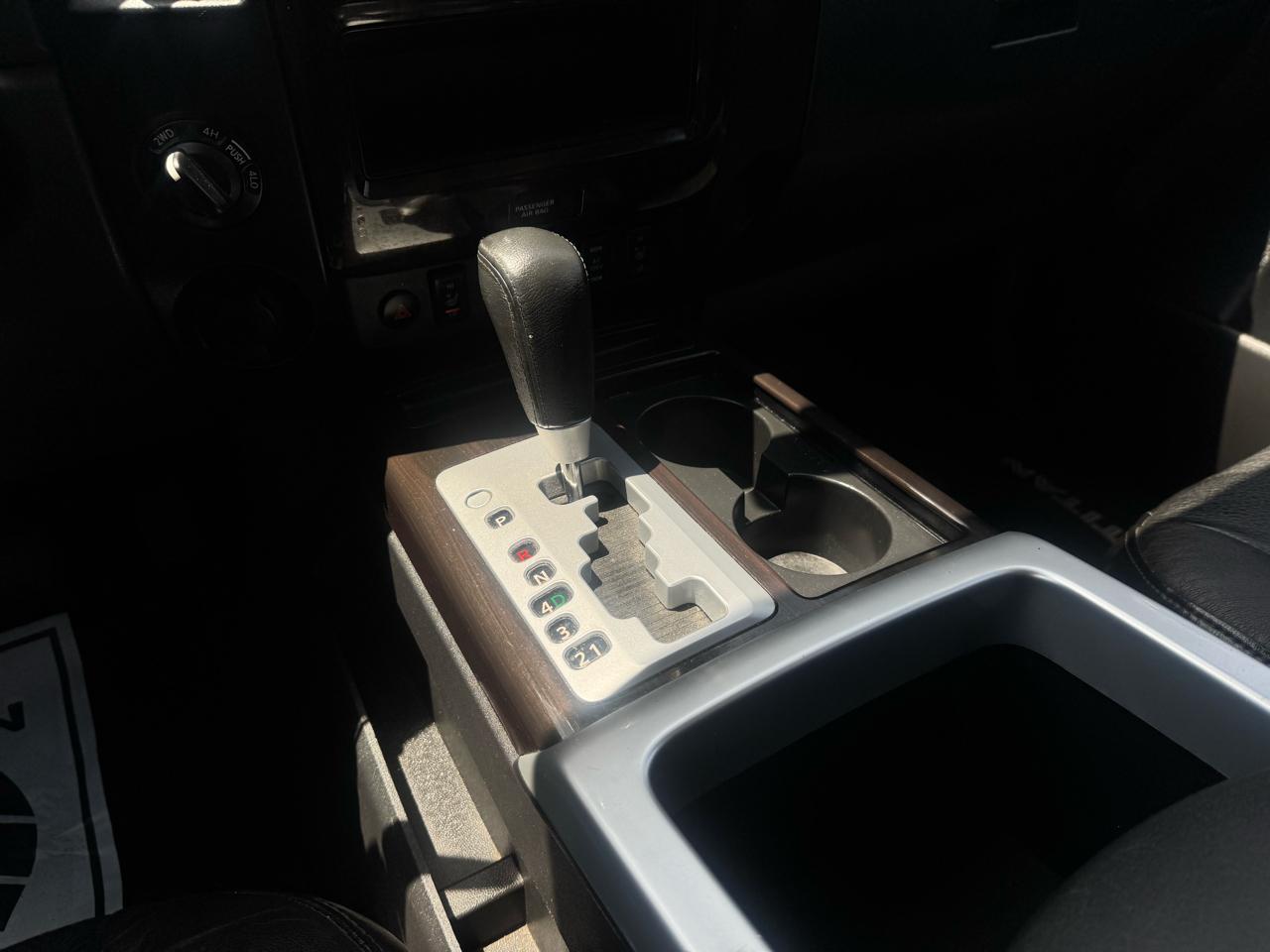 Nissan Titan 4WD Crew Cab SWB SL 2014