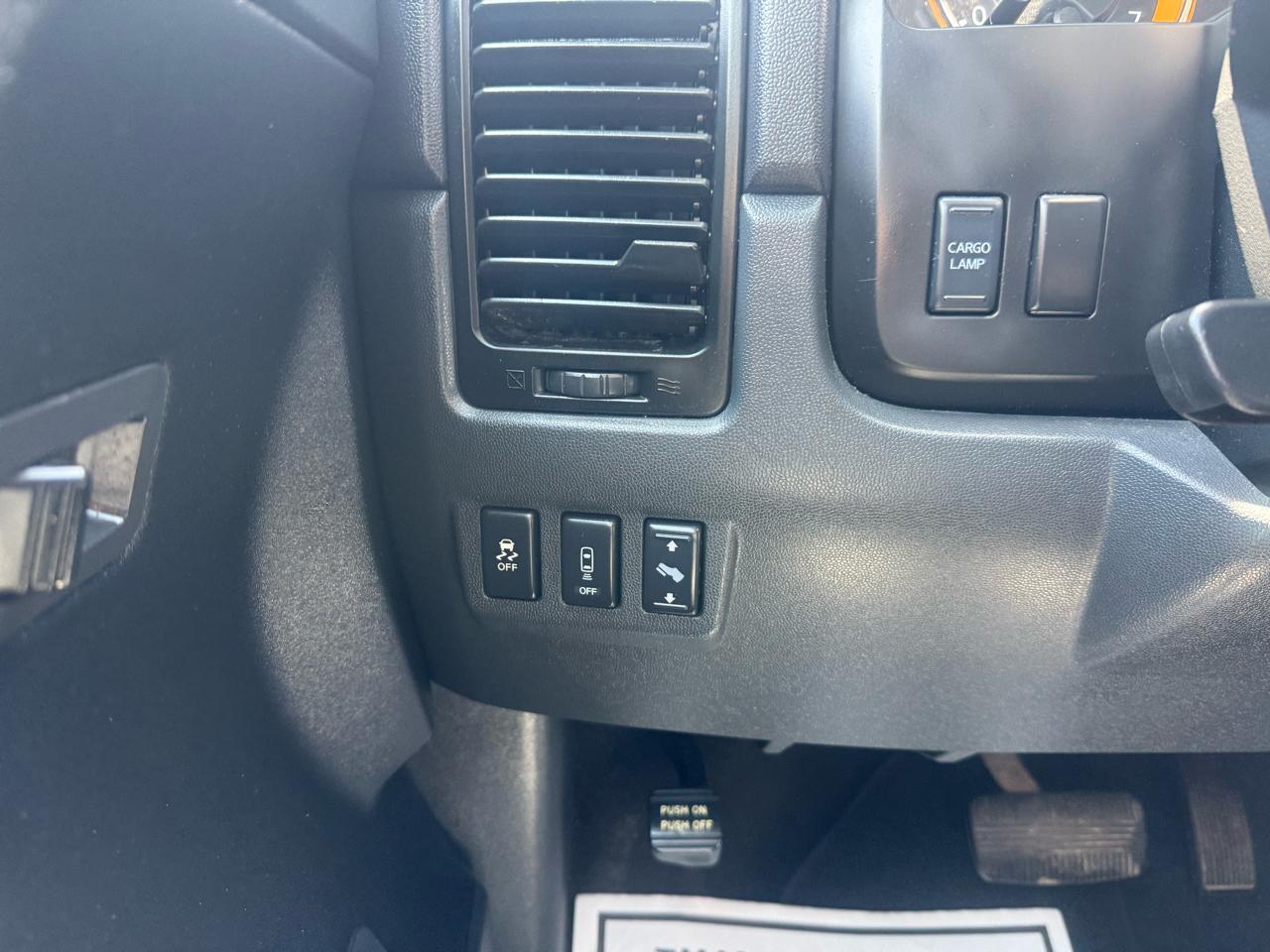 Nissan Titan 4WD Crew Cab SWB SL 2014